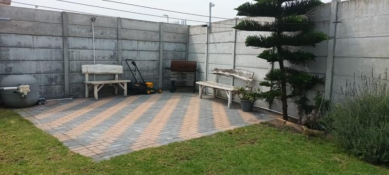 3 Bedroom Property for Sale in Pelikan Park Western Cape